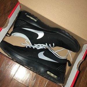 black nike air max thea size 7Y